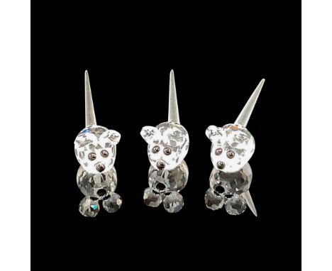 Part of the In A Summer Meadow collection. Adorable crystal miniature figural with clear body and frosted tail. Swarovski bac