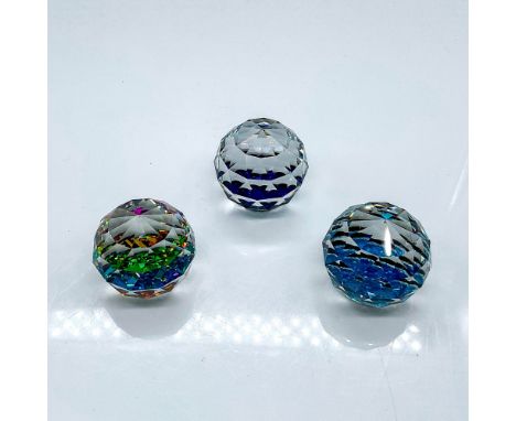 Multifaceted clear crystal round paperweights. These items come with their original boxes, 3"L x 3"W x 3"H. Issued: 20th cent