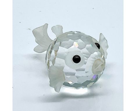 Lead crystal part of the South Sea collection and is made from clear crystal with frosted crystal fins, tail, and mouth. Swar