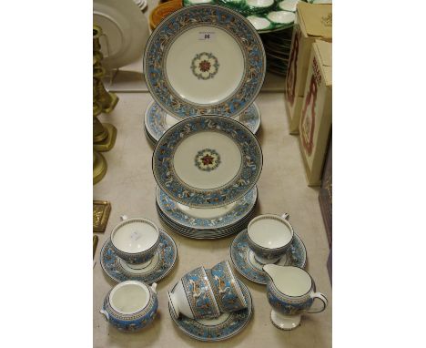 A Wedgewood Florentine W2714 pattern part dinner and tea service comprising 6 dining plates, 6 sides plates, milk jug, sucrie