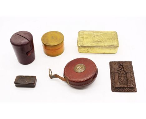 A mixed lot to include; a WWI Princess Mary tin, no contents, a circular painted wooden trinket box, a 19th century horn snuf