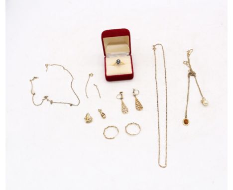 A collection of gold jewellery to include a weighable 9ct gold chains, a 9ct gold link chain, weight approx 3.6gms, along wit