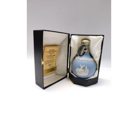 Wedgwood - Glenfiddich 21-year-old Scotch whisky. Boxed full decanter.