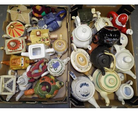 Approximately 24 novelty ceramic teapots to include Wade, Sadler and similar (2) - Est £30 -£50