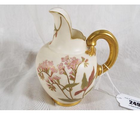 A Royal Worcester blush ivory jug, shape number 1094, 12,5cm (h) - Est £40 - £60 