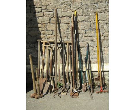 A collection of mainly vintage long handled gardening tools 