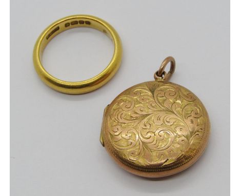 22ct wedding ring, size J/K, 4.9g and an antique 9ct locket, 4.1g (2) 