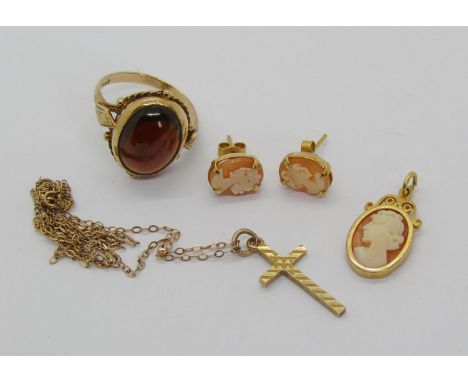 Group of vintage 9ct jewellery comprising a cabochon garnet dress ring, maker 'B.K.T', size Q/R, a cameo pendant and pair of 