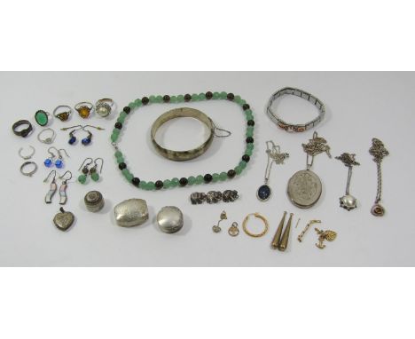 Mixed collection of mostly silver jewellery to include a silver buckle ring, several further rings (two 9ct and silver), a hi