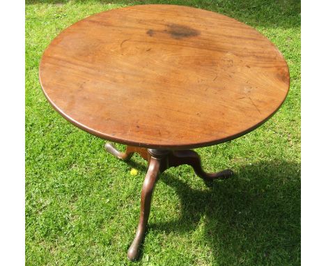 A Georgian mahogany snaptop table, the circular top 77cm diameter, raised on a tapering column and tripod base 