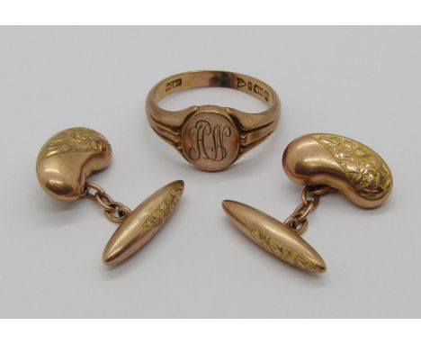 Antique 9ct signet ring, size R/S and pair of engraved kidney bean shaped cufflinks, 8.6g total (3) 
