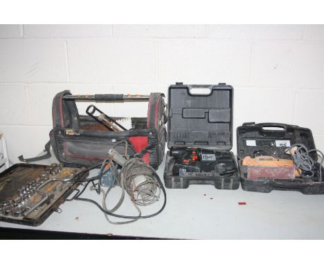 A WICKES 14.4V CORDLESS DRILL in case with charger and one battery, a JCB 1/2 sheet sander, a Stanley FatMax tool caddy with 