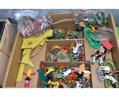A QUANTITY OF LOOSE ASSORTED PLAYWORN PLASTIC FIGURES AND ACCESSORIES, assorted soldiers, cowboys, native Americans and knigh