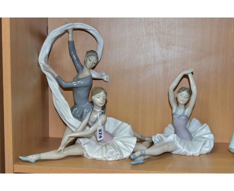 THREE BOXED NAO BALLERINA FIGURES, comprising 00185 'Danzarin Con Velo' (Dancer with veil), 01208 'Ejercico de ballet 1' (Bal