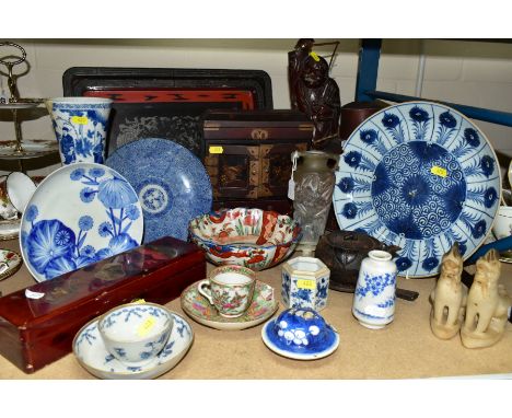 A GROUP OF ORIENTAL CERAMICS, TREEN, HARDSTONE CARVINGS, METALWARE, etc, the ceramics have extensive damage and include a Can