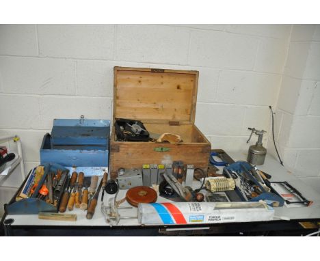 A WOODEN BOX, A BOX AND A TOOLBOX CONTAINING TOOLS AND VINTAGE ELECTRONIC PARTS including a Record No O43 plough plane, a Rec