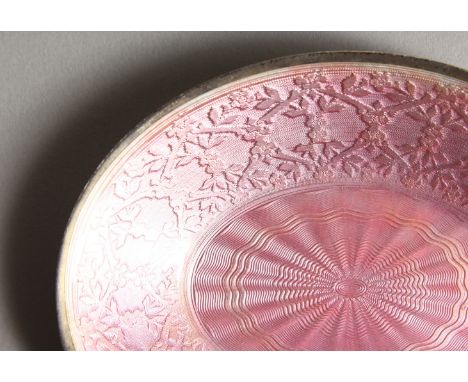 A SMALL CONTINENTAL .825 SILVER AND ENAMEL OVAL DISH. 8.5cms.