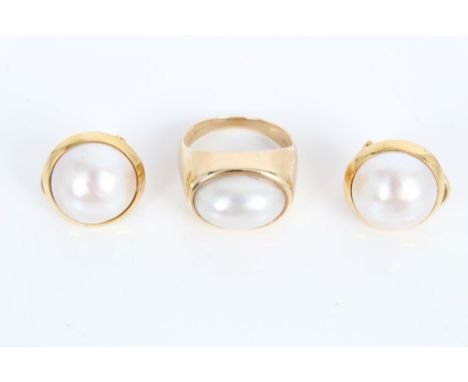 Gold (14ct) mabé pearl ring, size N, together with similar pair gold (18ct) mabé pearl earrings CONDITION REPORT Ring weighs 