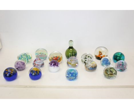 Collection of glass paperweights - including Mdina, Alum Bay, Caithness, etc (18)