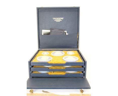Set of fourteen limited edition Wedgwood Jasper portrait medallions, no. 148 of 200, in fitted presentation case, with certif