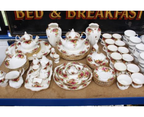 Royal Albert Old Country Roses tea and dinner service (64 pieces)