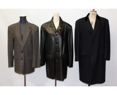 Gentlemen's vintage navy wool overcoat with velvet collar by McCombie, London, size 38 regular, wool / cashmere mix tweed jac