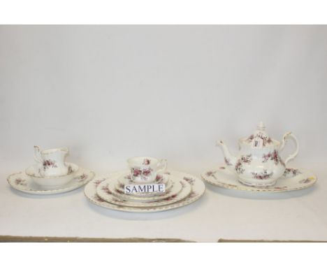 Royal Albert Lavender Rose tea and dinner service (48 pieces)