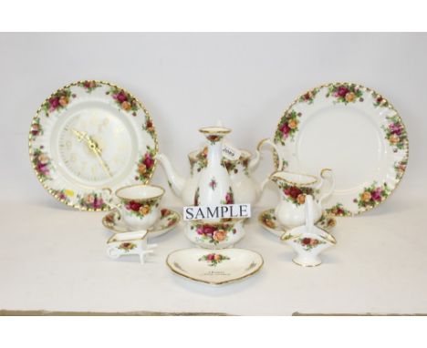 Royal Albert Old Country Roses tea and dinner service (41 pieces)