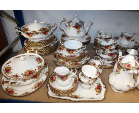 Royal Albert Old Country Roses tea and dinner service (75 pieces)