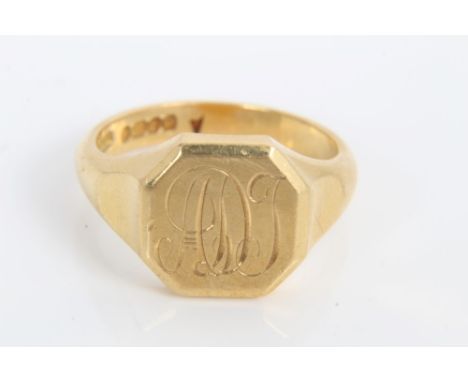 Gentlemen's gold (18ct) signet ring with engraved initials - A.D.J.  Size R CONDITION REPORT Weight 11 grams