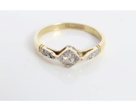 Gold (18ct) diamond single stone ring with two diamonds on each shoulder, in platinum setting.  Ring size K CONDITION REPORT 