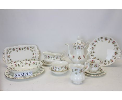 Royal Albert Winsome pattern tea and dinner service (48 pieces)