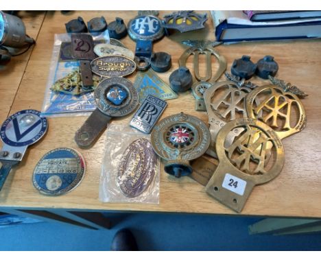 3 EARLY AA BADGES TOGETHER WITH QUANTITY OF OTHER  AUTOMOBILE BADGES, TAX DISC, ROLLS ROYCE DGJ 463 1958 ETC