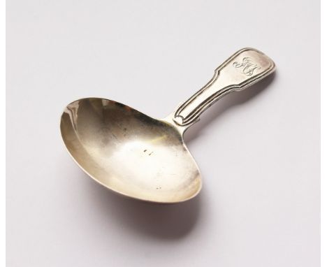 A GEORGE IV FIDDLE AND THREAD CADDY SPOON. London 1825.