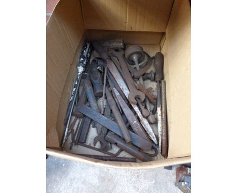 Quantity of mixed vintage tools