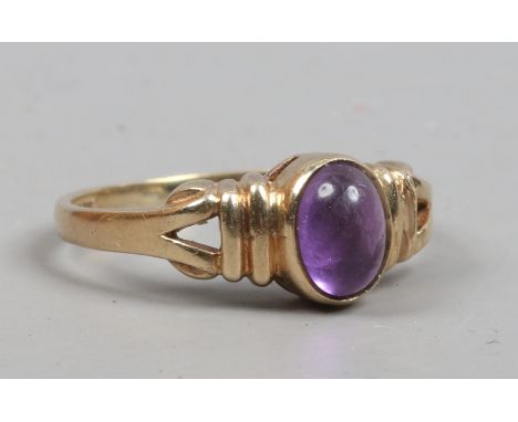 A 9ct gold amethyst cabochon ring, size M.