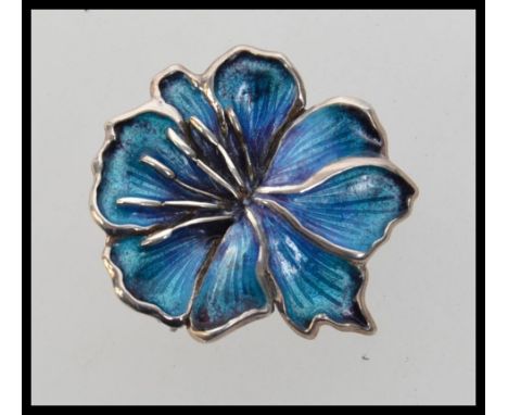 A 925 silver and enamel Art Nouveau style flower brooch. Measures 3.5cms. Weight 8g.