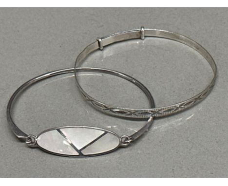 Silver adjustable bracelet and silver bangle with mother of Pearl centre - 12.9g gross
