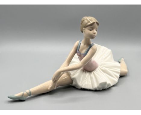 Nao by Lladro ‘Stretching ballerina’ good condition