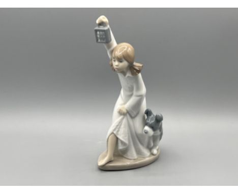 Nao by Lladro ‘Who’s there’ in good condition