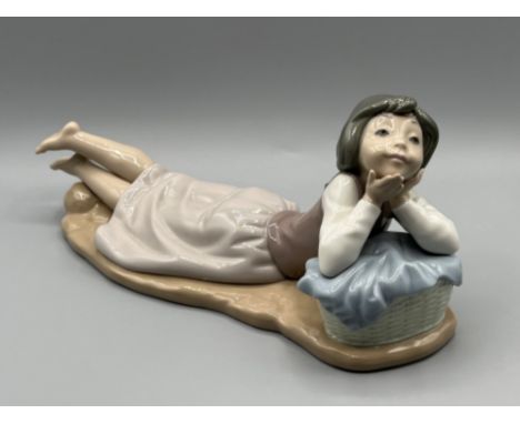 Nao by Lladro 0348 ‘Day Dreaming’ in good condition