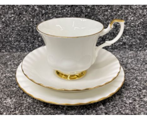 Huge Royal Albert Val D’ot patterned dinner and tea service x 84 pieces