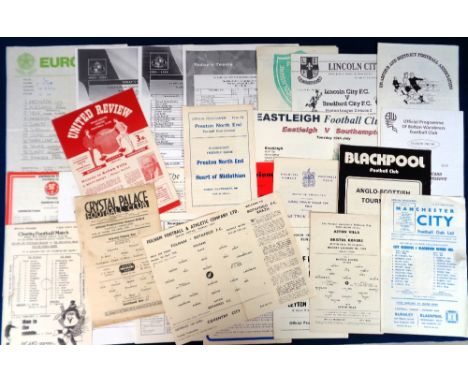 Football programmes, a collection of 26 single sheet and 4 page programmes 1940's onwards, inc. Crystal Palace Res v Southend