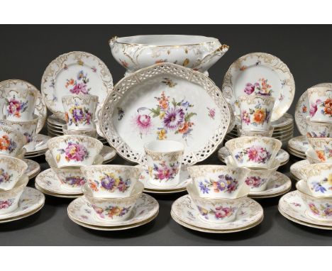 50 Teile Nymphenburg Kaffee- und Teeservice "Blumen" mit Goldstaffage, Bodenmarke 1895-1910 und später, bestehend aus: 16 Tee