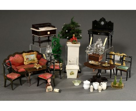 34 Teile altes Puppenstuben Interieur, Ende 19.Jh.: u.a. Biedermeier Sofa und 5 Stühle, diverse Tische, Kachelofen, Torfkiste
