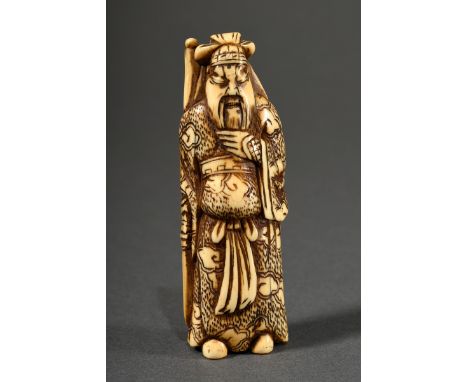 Elfenbein Netsuke "Kan'u" in reich graviertem Gewand, schöne bernsteinfarbene Färbung auf der Rückseite, beriebene Patina, En