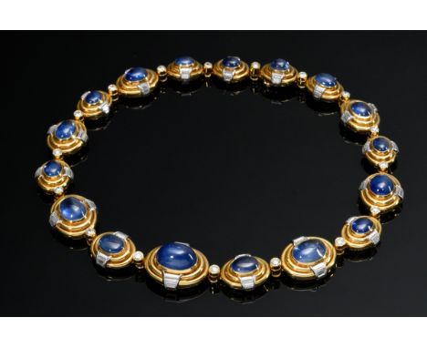 Elegant verlaufendes Bulgari Gelbgold 750 Collier mit 17 großen Saphir Cabochons (zus. ca. 91.27ct, 15,15x11,87-8,24x7,03mm) 