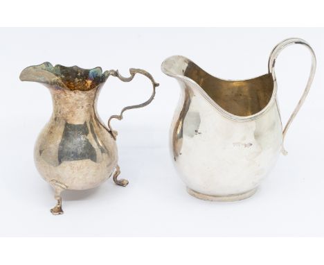 A Georgian style plain helmet shaped cream jug, reeded border, hallmarked by J B Chatterley & Sons, Birmingham, 1968 together