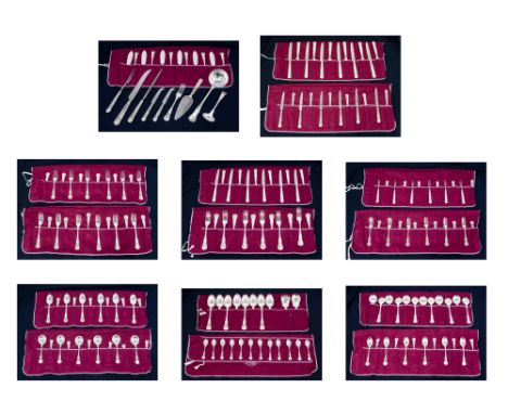 An Elizabeth II silver Kings Pattern twelve piece / place flatware service comprising: soup spoons, fish knives, fish forks, 