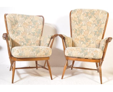 Lucian Ercolani - Ercol - Evergreen - Model 1913 - A pair of retro vintage 20th Century beech and elm easy / lounge chair / a